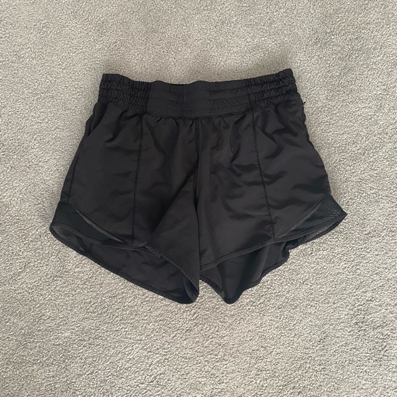 Lululemon Hotty Hot Short High Rise - Size 6 Tall - Picture 2 of 5